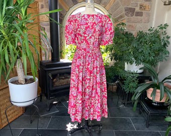 Vestido vintage de algodón con estampado floral rosa, verde y morado de Laura Ashley, años 80, estilo cottagecore