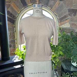 Vintage 1950s Beige Acrylic Short Sleeve Pullover Sweater Kate Collins Mazet, Rockabilly Sweater, Sex Kitten Pin Up Sweater