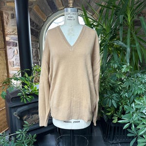 Vintage 1960er Jahre Tan Cashmere V-Ausschnitt Pullover Pullover Gender Neutral Harrods Made in Scotland