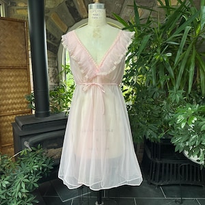 Vintage 1960s Pink Nylon and Lace Crystal Pleated Nightgown Movie Star