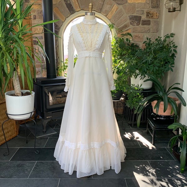 Vintage 1960s Ivory Dotted Swiss Ivory Lace Bohemian Wedding Dress with Long Matching Tulle Veil, Sixties Seventies Wedding Gown
