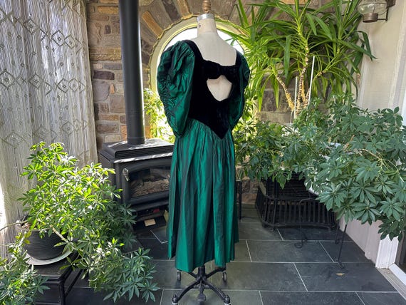 Vintage 1980s Black Velvet Green Taffeta Formal D… - image 5