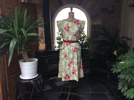 Vintage 1950s Rose and Green Flower Belted Cotton
