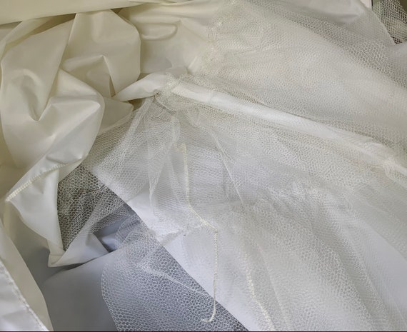 Vintage 1970s White Nylon and Tulle Wedding Dress… - image 10