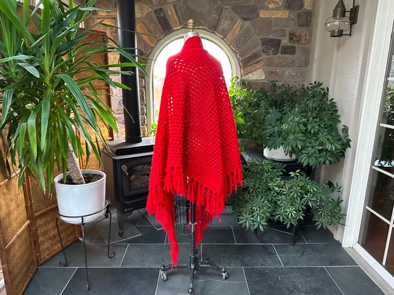 Vintage 1970s Red Crocheted Acrylicl Fringed Shaw… - image 5