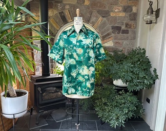 Vintage Men's Green Hawaiian Shirt Tori Richards Honolulu, Vintage Men's Luau Shirt, Vintage Mens Vacation Shirt