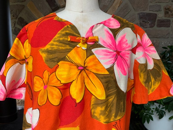 Vintage 1960s Red Orange Yellow Bold Floral Hawai… - image 2