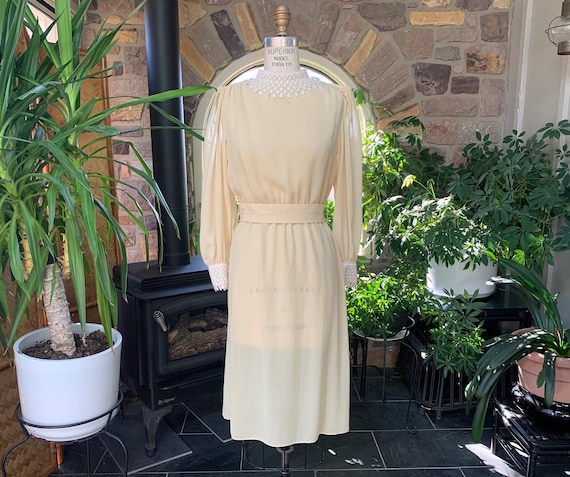 Vintage 1970s Pale Yellow Crepe Ivory Lace Semi Sheer Dress Leslie Fay Petites