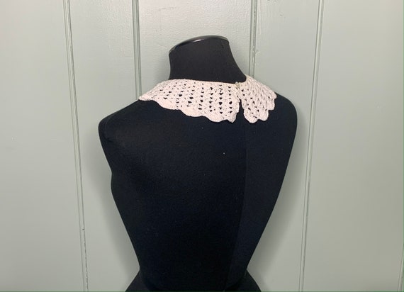 Vintage 1960s White Cotton Crocheted Lace Collar,… - image 4