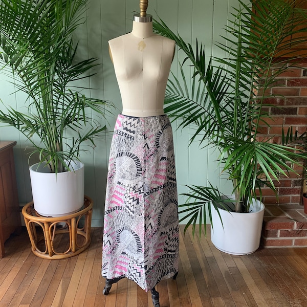 Vintage 1980s Pink White and Black Abstract Print Quilted Maxi Skirt Tapemeasure