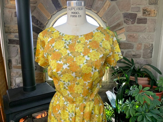 Vintage 1950s Silky Golden Yellow Floral Dress, V… - image 2