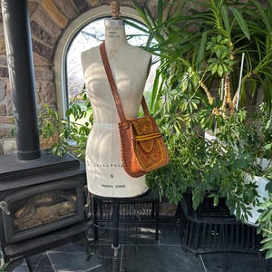 70s海外ヴィンテージbag Vintage 70s tooled leather purse | Wink Vintage - Portland, OR | ATTIC