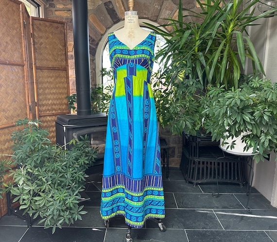 Vintage 1970s Hawaiian Blue Print Summer Luau Cotton Maxi Dress Polynesian Bazaar Hawaii Vintage 1970s Hawaiian Blue Print Summer Luau Cotton Maxi Dress Polynesian Bazaar Hawaii