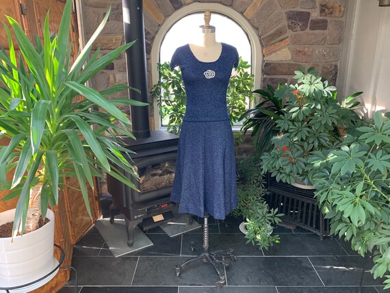 Vintage 1970s Metallic Knit Navy Blue Silver 2 Pie