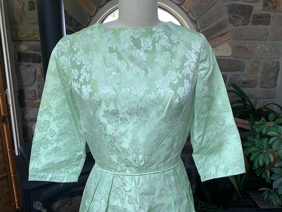 Vintage 1960s Green Floral Satin Brocade Dress, V… - image 2
