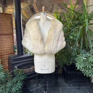 Vintage 1960s Ivory Arctic Fox Fur Bridal Wedding Stole Wrap, Elegant Formal Fur Wrap