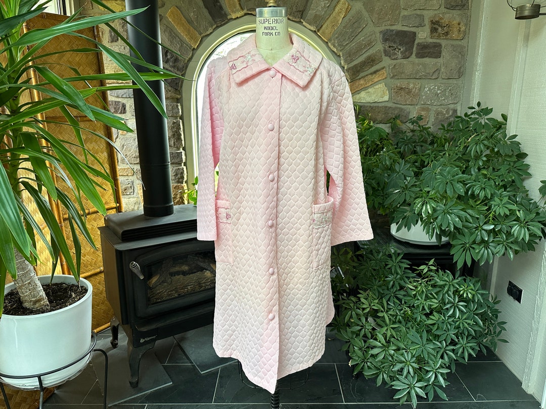 Vintage 1960s Pink Quilted Robe Short Button Front Pink Embroidered ...