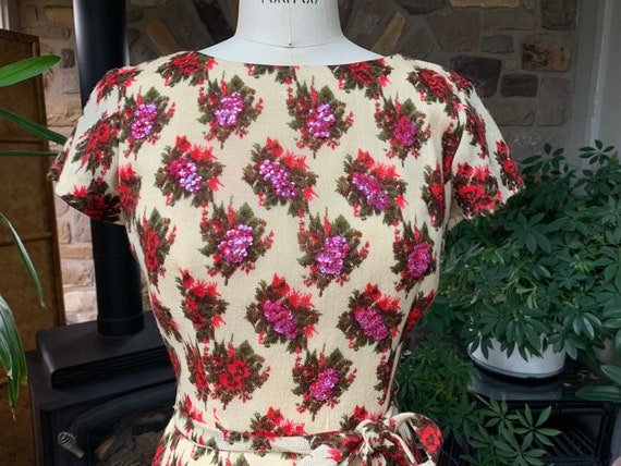 Vintage 1950s Beige and Red Floral Wool Dress Seq… - image 2