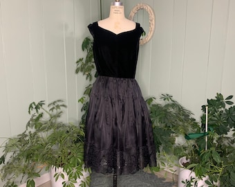 Vintage 1980s Black Velvet and Lace Evening Cocktail Dress