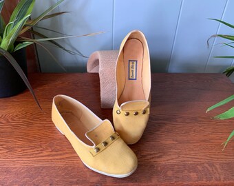 Vintage 1970er Jahre gelbe Nieten Canvas flache Espadrilles Schuhe Sportstars