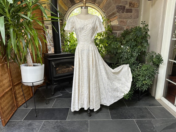 Vintage 1950s Ivory Cotton Swirl and Flower Embroidered Swing Dress Vintage Fifties Handmade Dress Etsy Canada