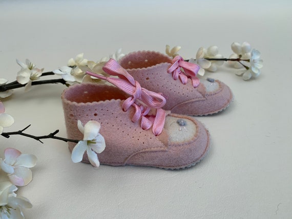 Vintage 1950s Pink and Ivory Felt Baby Doll Shoes… - image 4