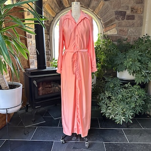 Vintage 1970s Peach Knit Button Front Maxi Dress, Vintage Apricot Seventies Maxi Dress, Vintage Clothing, Full Length Dress