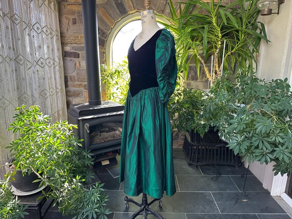 Vintage 1980s Black Velvet Green Taffeta Formal D… - image 3