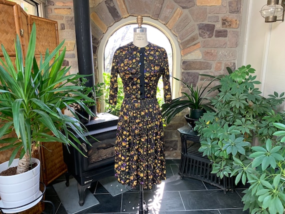 Vintage 1960s Black and Gold Jersey Knit Dress wit