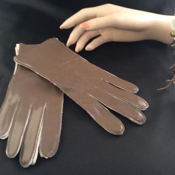Vintage 1960s Hansen MOD Sixties Tan Vinyl and Ivory Textured Fabric Gloves with Tan Stitching