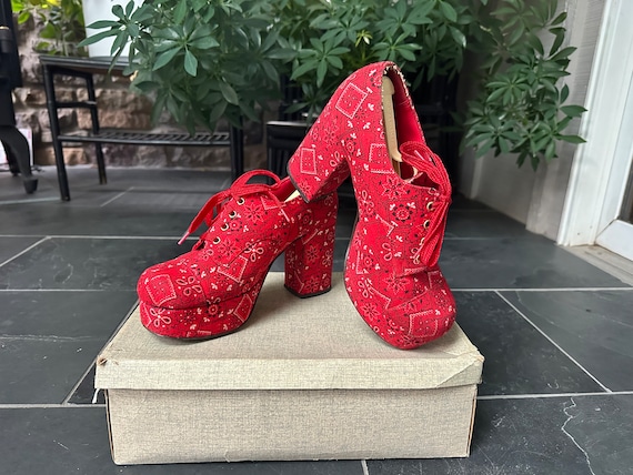 Vintage 1970s Red Bandana Cloth Platform Tie Shoe… - image 1