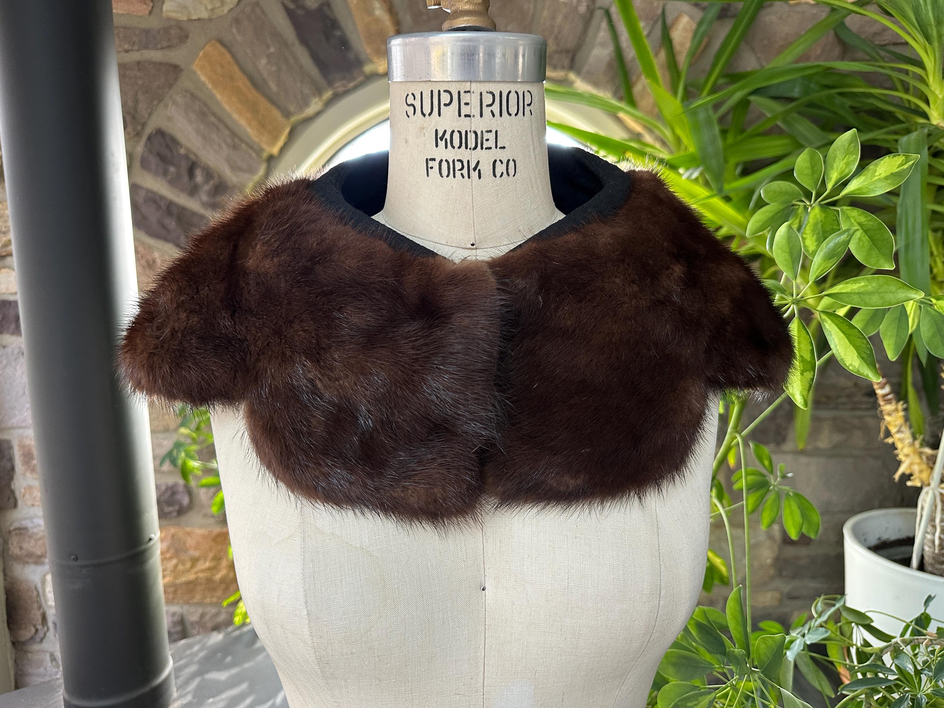 Vintage 1940s Brown Scalloped Mink Coat Collar on Textured Black 