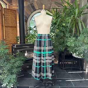 Vintage 1970s Black Ivory Green Linen and Rayon Pleated Plaid Midi Skirt Prophecy, Vintage Linen School Girl Pleated Skirt