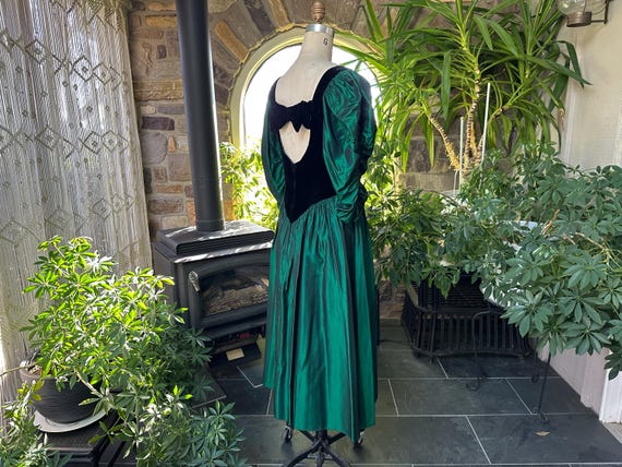 Vintage 1980s Black Velvet Green Taffeta Formal D… - image 8