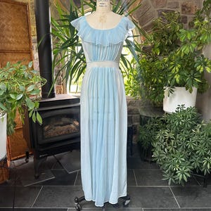 vintage des années 1950 bleu clair cristal plis déesse chemise de nuit Rogers Run Proof, chemise de nuit vintage en nylon à volants pleine longueur