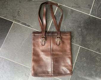 Rara borsa a tracolla COACH Facile in pelle marrone Pre Creed con etichetta in metallo, vintage anni '70