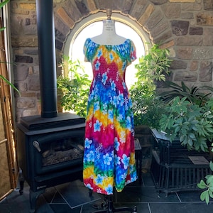 Vintage 1980s Shirred Vibrant Colorful Floral Hawaiian Dress Aloha Fashion Hawaiian Fashion, Vintage Flower Dress, Vintage Summer Dress