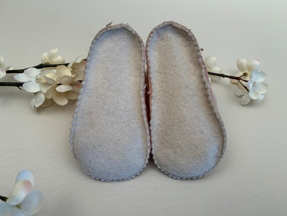 Vintage 1950s Pink and Ivory Felt Baby Doll Shoes… - image 5