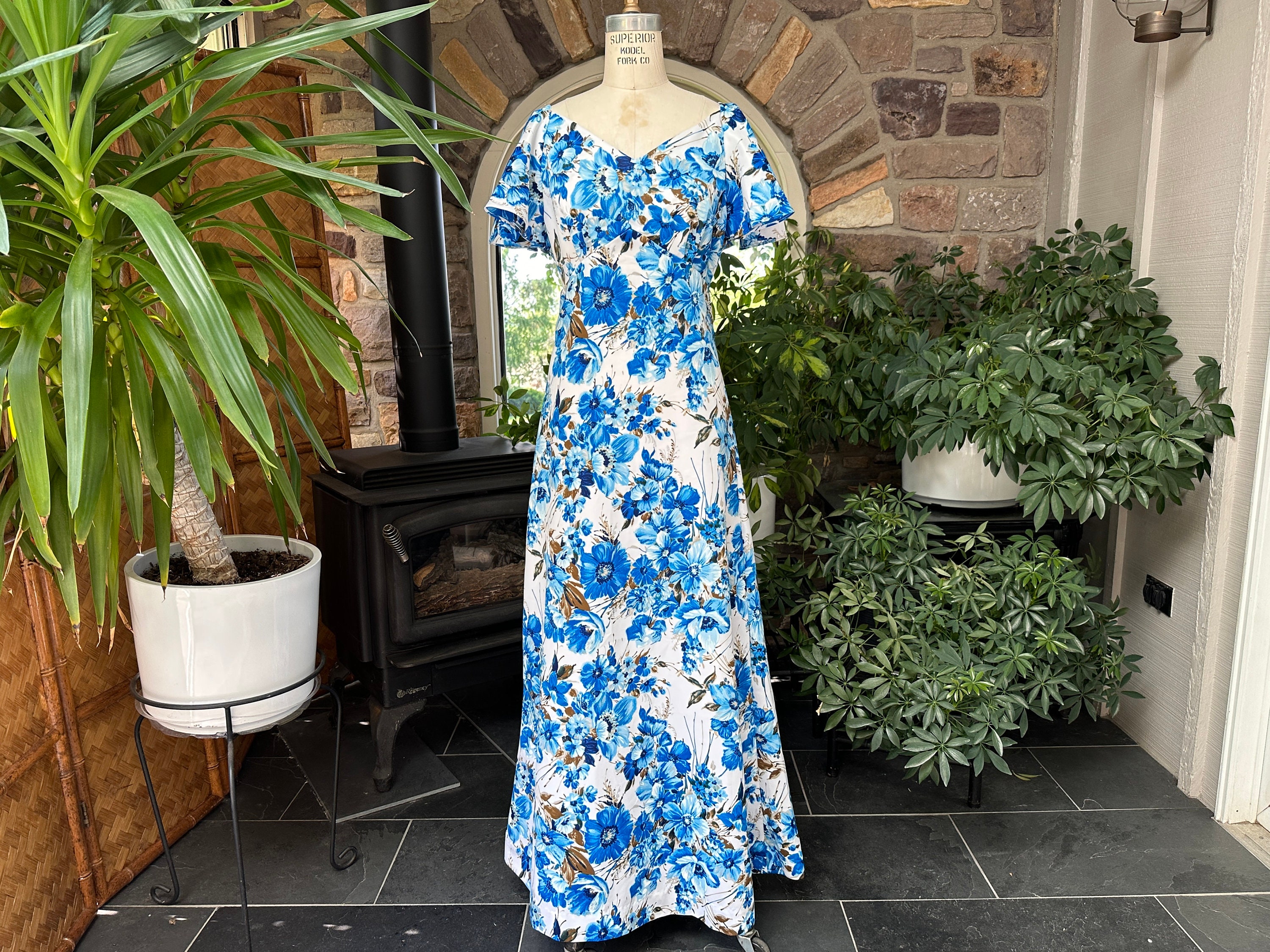 70s ハワイアンドレス ヴィンテージ Vintage 1970s Blue and White Floral Hawaiian Maxi Dress With