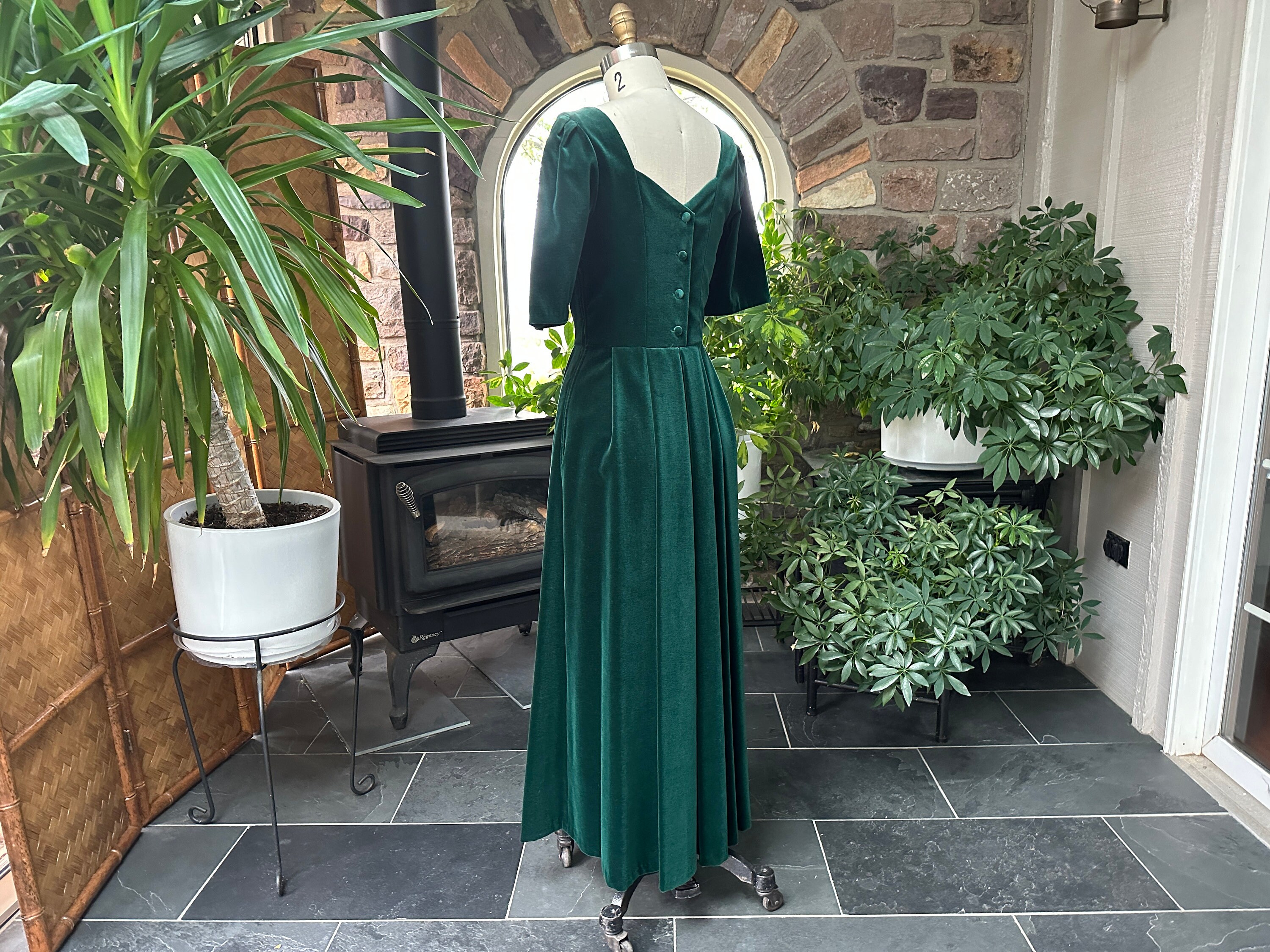 アンティークベルベットドレス　Laura Ashley Vintage Laura Ashley Velvet Gown: Dark Green Formal Dress - Etsy