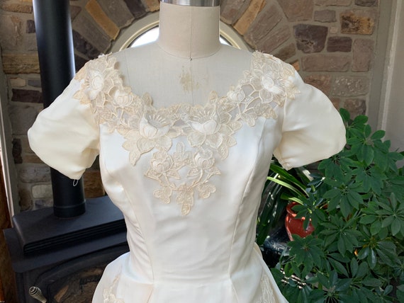 Vintage 1960s Ivory Sheer Silk Organza Embroidere… - image 2