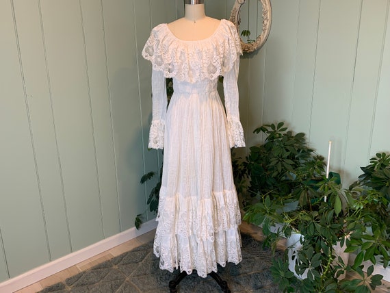 Vintage Full Frilly White Cotton & Lace Ruffle Long Sleeve Wedding Dress  Rosa Mexicano, Vintage White Cotton and Lace Full Peasant Dress -   Australia