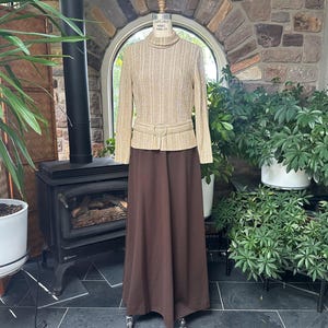 Vintage 1970er Jahre Braun Strick und Metallic Gold Maxi Abendkleid Großes Vintage, Vintage Mutter der Braut Braun und Gold Übergröße Kleid