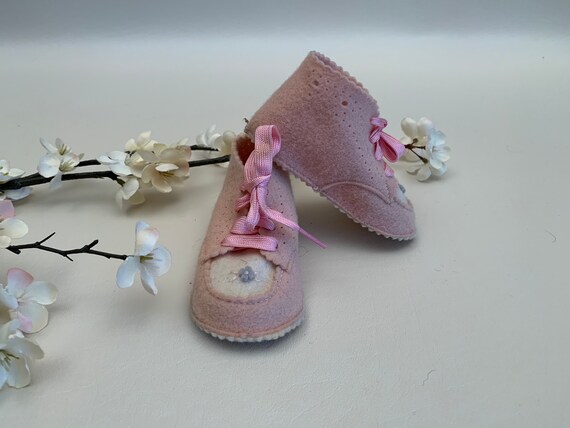 Vintage 1950s Pink and Ivory Felt Baby Doll Shoes… - image 3