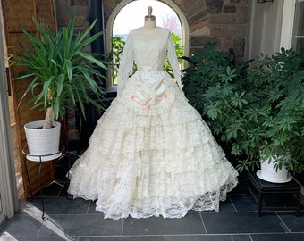 Vintage womens wedding dress bridal Originals 1950-60's  lace formal southern belle