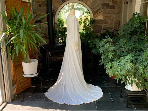 Vintage 1970s White Knit Ecru Lace Trim Wedding D… - image 7