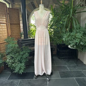 Vintage 1950s Peach Nylon Nightgown Luxite, Vintage Silky Nightgown, Vintage Nylon Nightgown