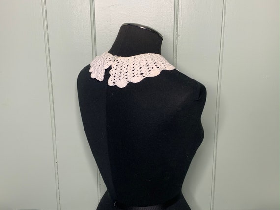 Vintage 1960s White Cotton Crocheted Lace Collar,… - image 6