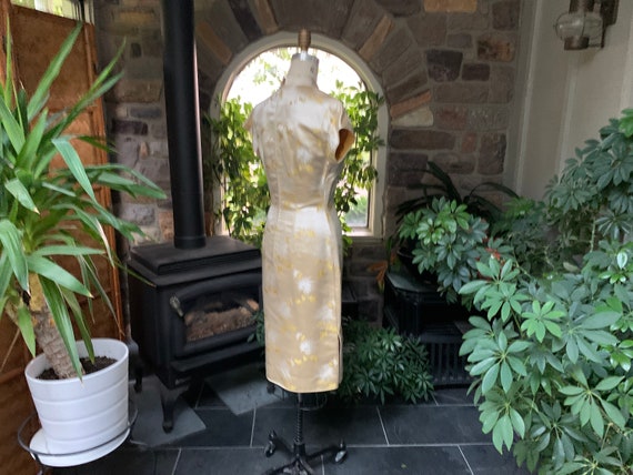 Vintage 1960s Asian Ivory and Golden Yellow Silk … - image 7