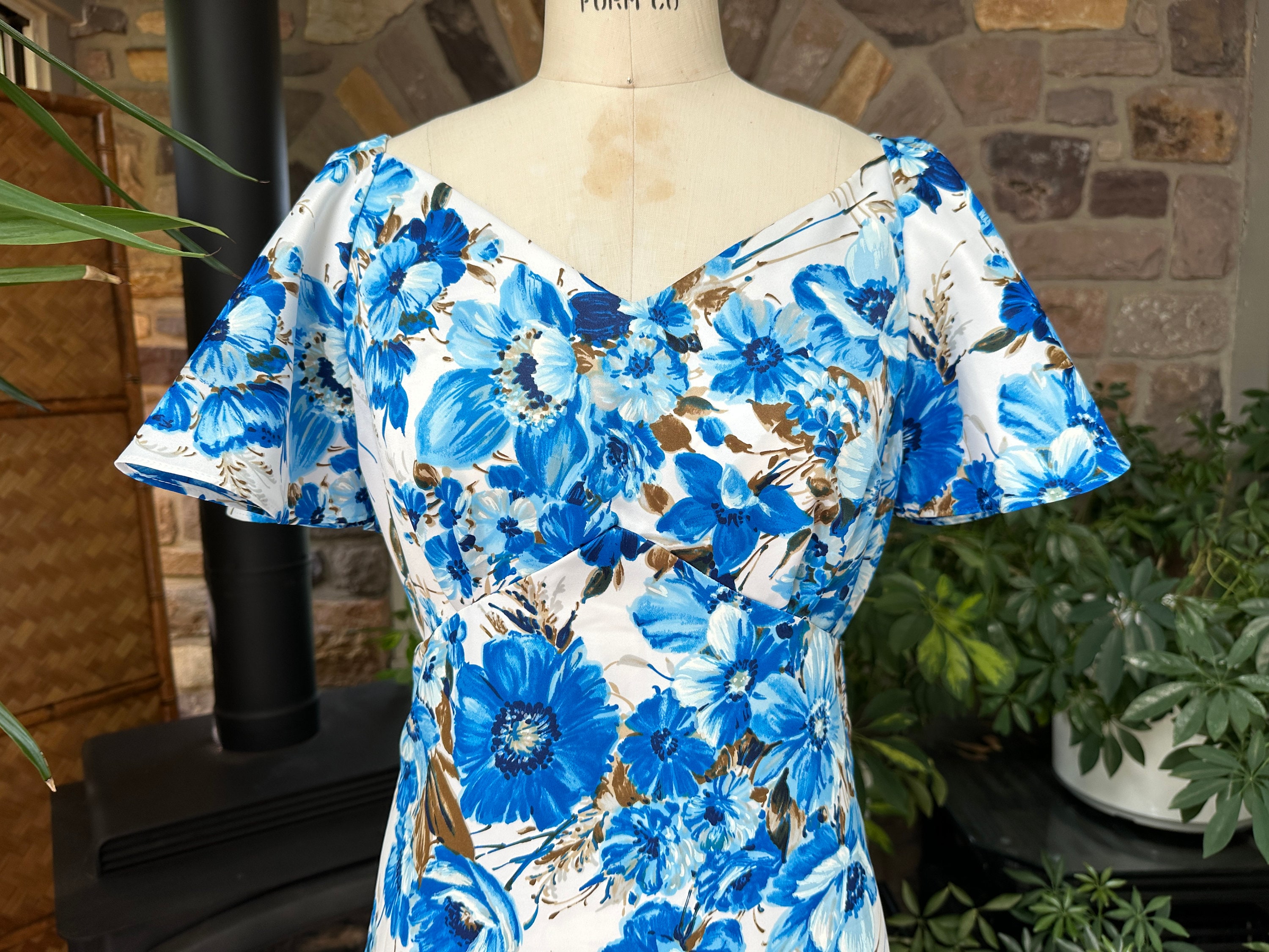 blue and white floral dress with sleeves Zapaka Women Light Blue Floral Short Homecoming Dress with Short Sleeves A-Line Chiffon Cocktail Dress, Light Blue / US2